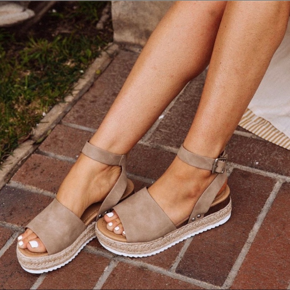 Soda platform sandals